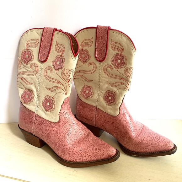 little girl white cowboy boots